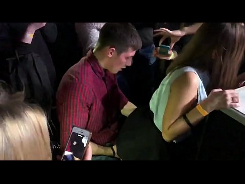 ❤️ Benetako sexua Errusiako diskoteka batean. 18 urteko neska errusiarra uzkian eta baginan izorratuta diskoteka batean ❤️❌ Porno fb %eu.qizpornolar.ruan ❌